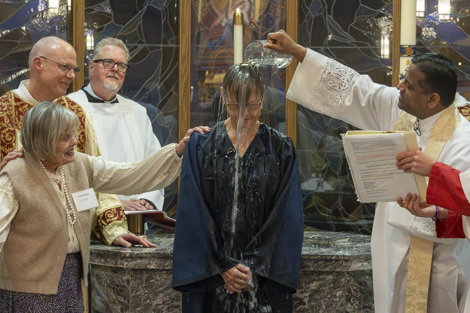 2026-StMary-EasterVigil (77 of 215).jpg